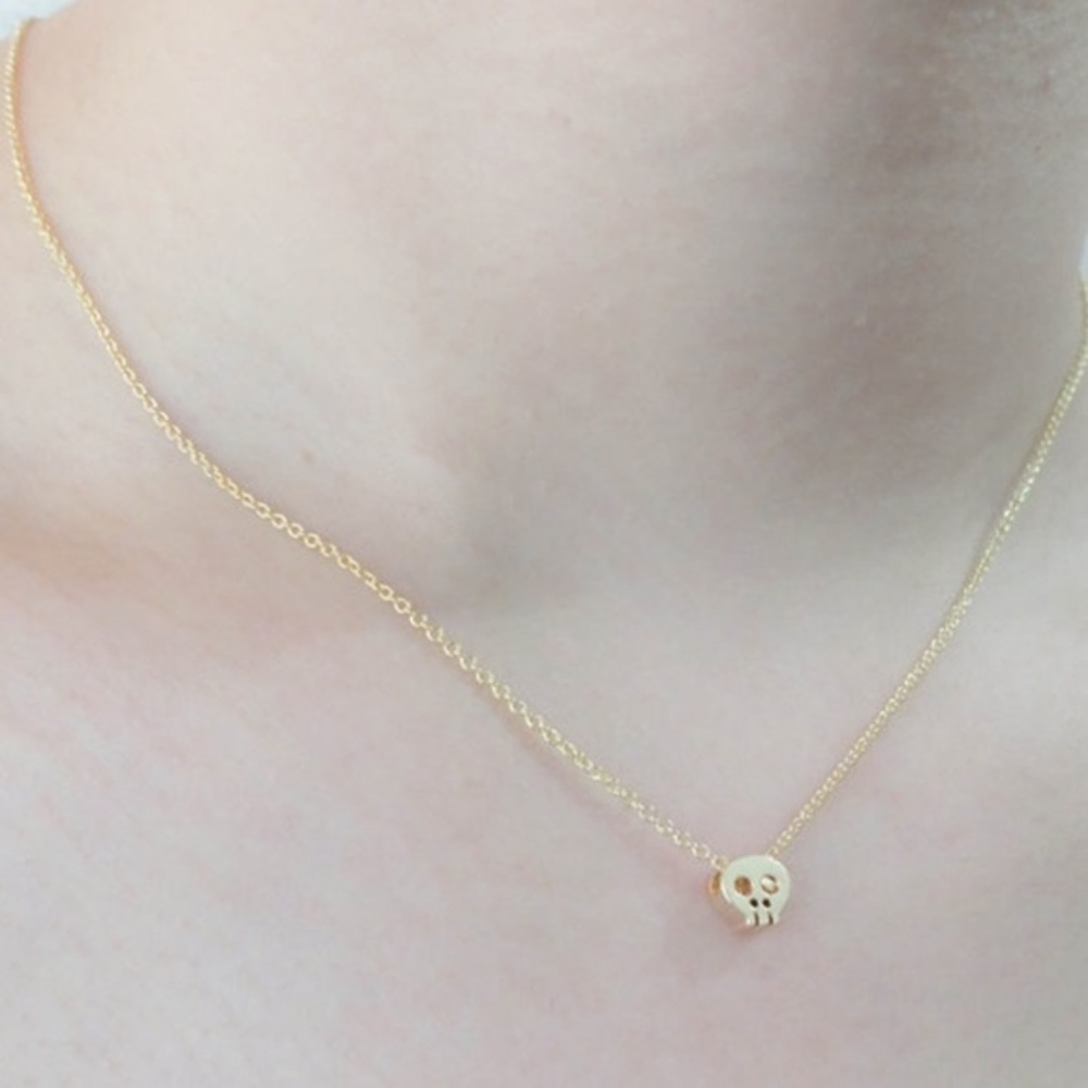 Skull Pendant Dainty Necklace in gold color - Picture 2 of 3