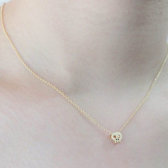 Skull Pendant Dainty Necklace in gold color - Picture 2 of 3