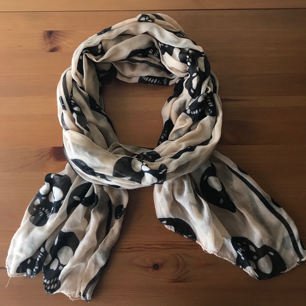 ❣️HP 8/14 ❣️Women's Skull Fashion Scarf