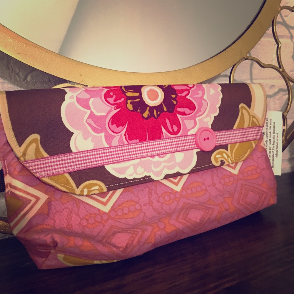 NWT 🎁Large handmade wristlet🎁