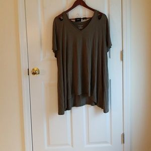 Cutout shoulder tee shirt