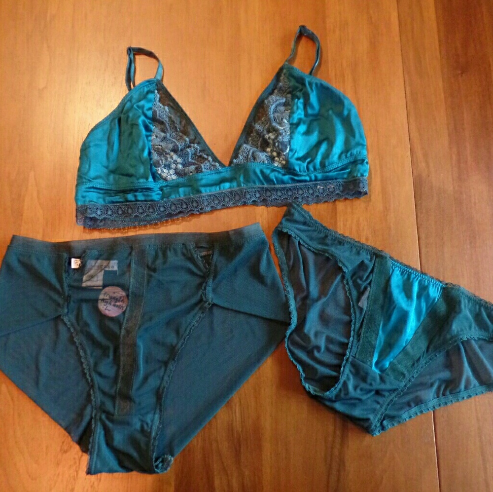 Uye Surana Alice Lingerie Set in Teal