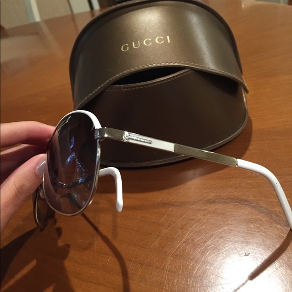 Gucci aviator sunglasses. Amazing condition. - Picture 2 of 3