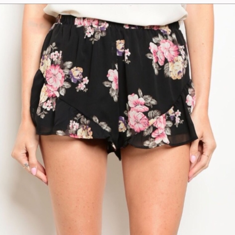 ❗️LAST CHANCE❗️ Black Multi-Color Floral Short - Picture 2 of 3
