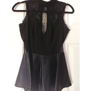 HUGE SALE🎉2B bebe peplum top