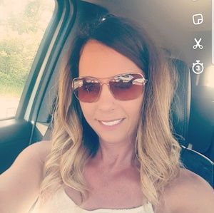 Meet your Posher, Leslie