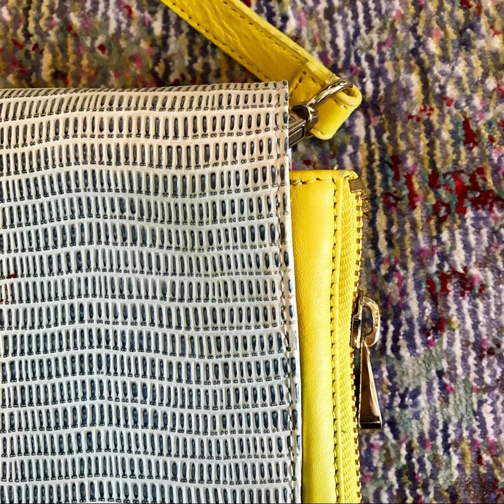 Pour la Victoire Designer Leather Shoulder Bag - Picture 4 of 7