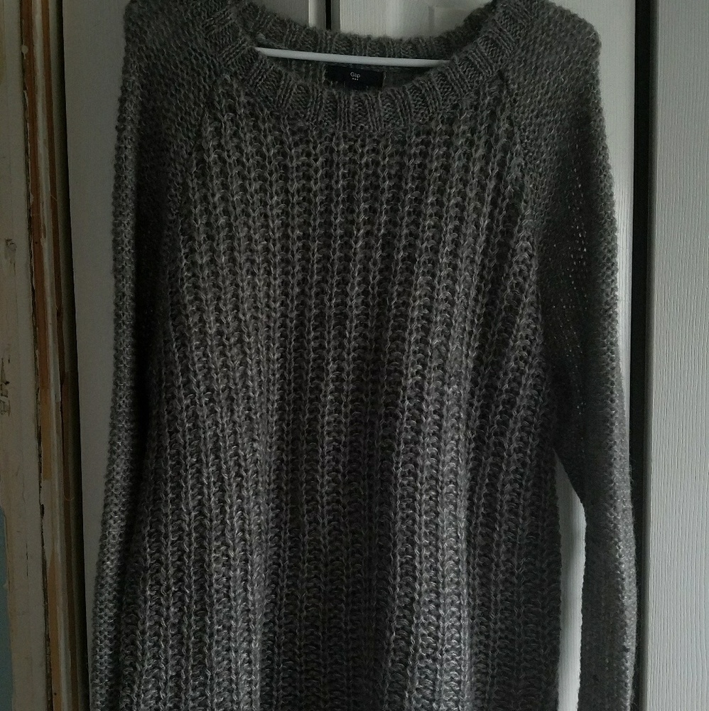 NWOT Grey GAP cableknit sweater