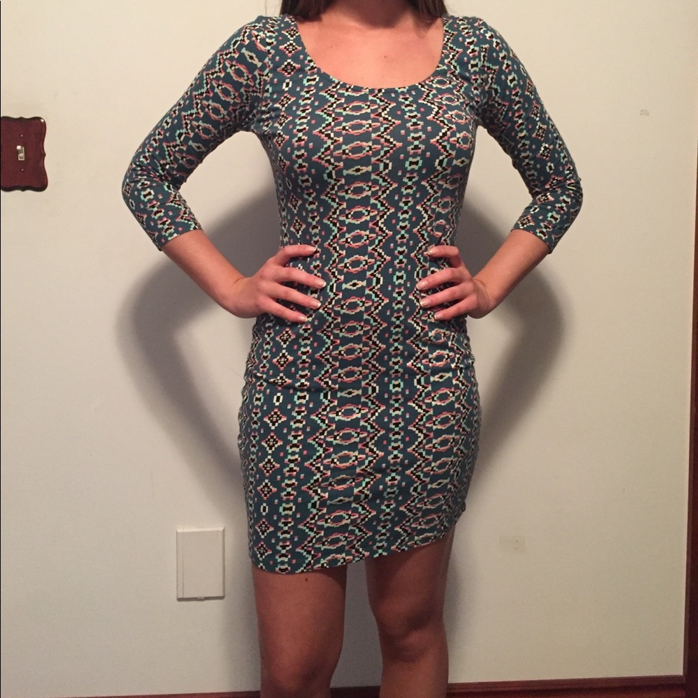 Patterned long sleeve bodycon dress