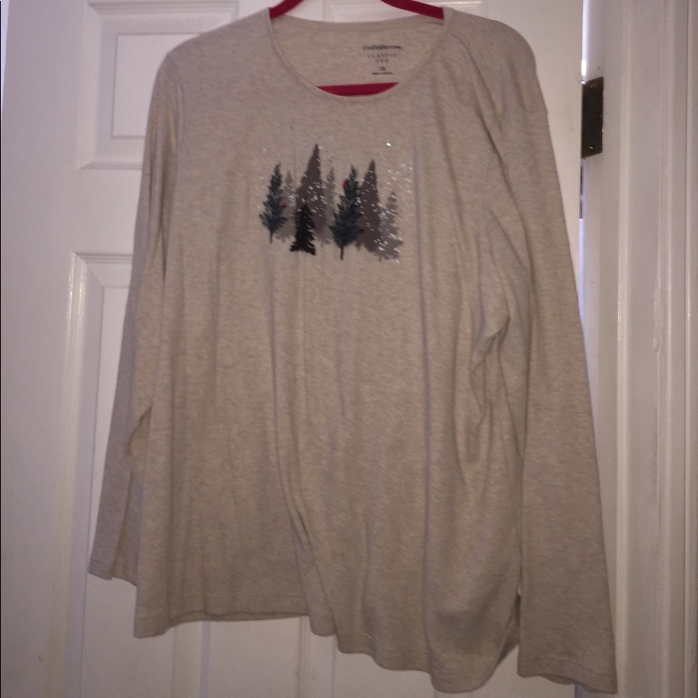 Long sleeve seasonal cotton tee.