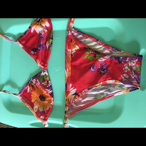 Bikini - Picture 6 of 6