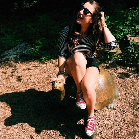 ☆ Meet Your Posher 🌻 - Picture 2 of 4