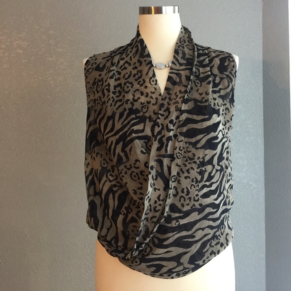 Minx USA animal print sheet top sz M