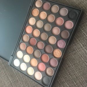 Nude eyeshadow pallet