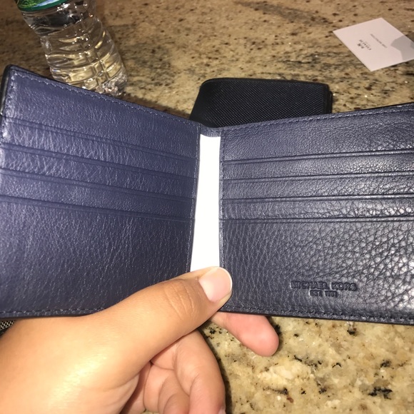 Men's Michael Kors wallets for the 3 $110 - Picture 3 of 4