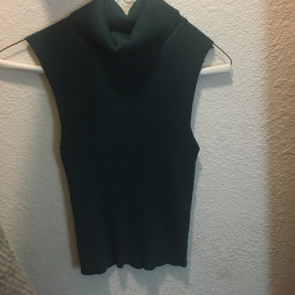 Sleeveless top by Kendall & Kylie