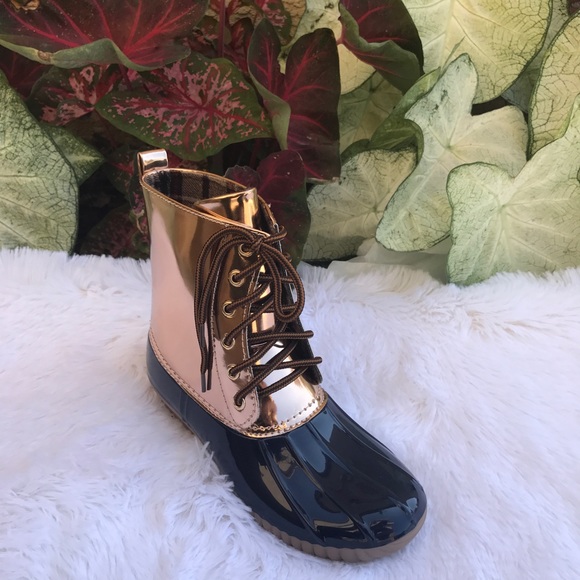 LADIES ROSE GOLD/ NAVY LACE UP DUCK BOOTS - Picture 2 of 6