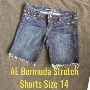 American Eagle Bermuda Stretch Shorts Size 14