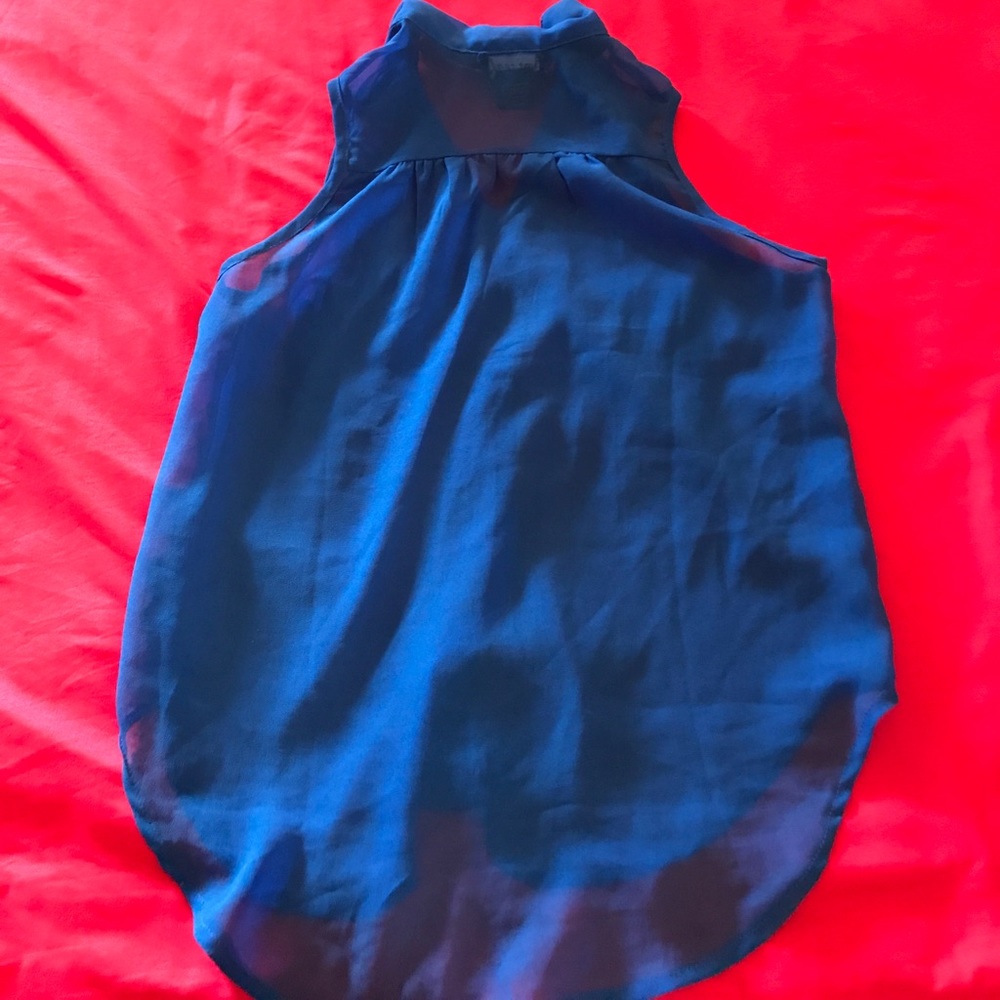 Button down - Picture 2 of 3