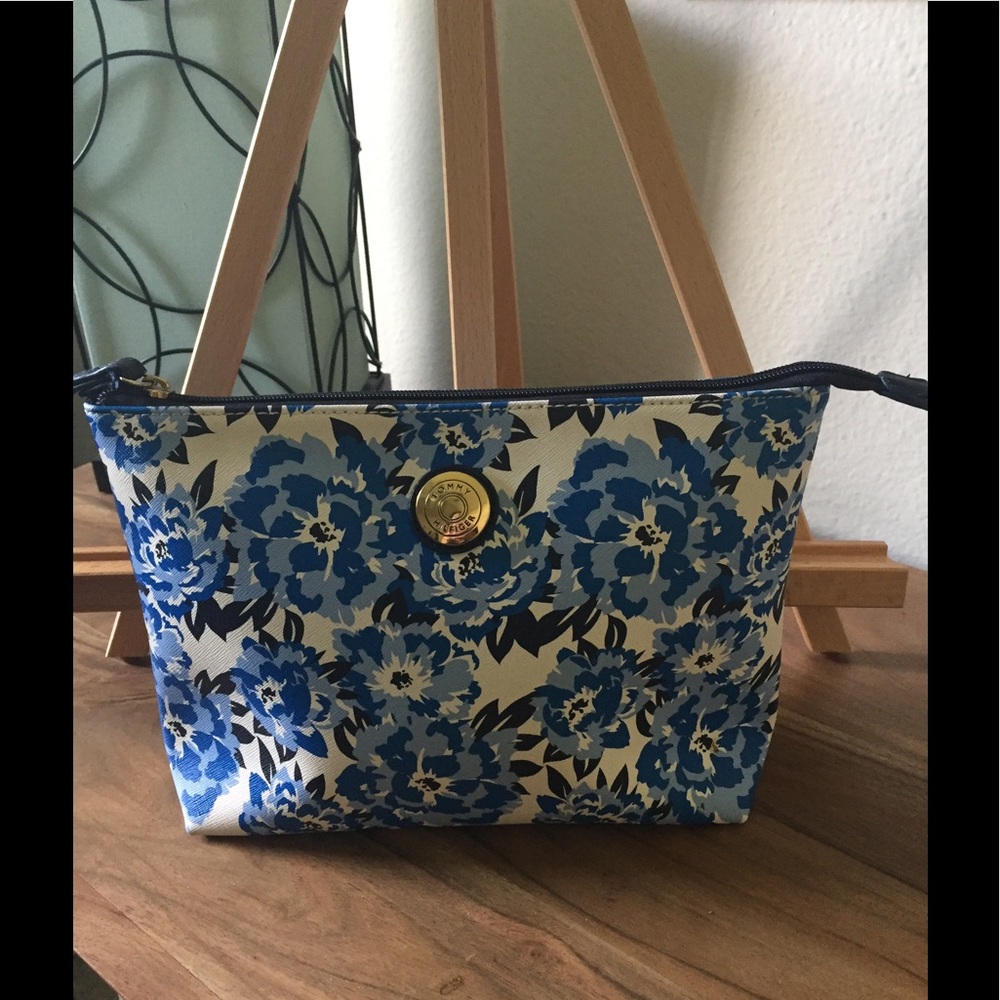 Tommy Hilfiger flower clutch