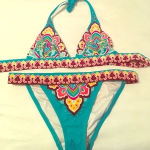 NWOT Victoria's Secret bikini top and bottom 👙