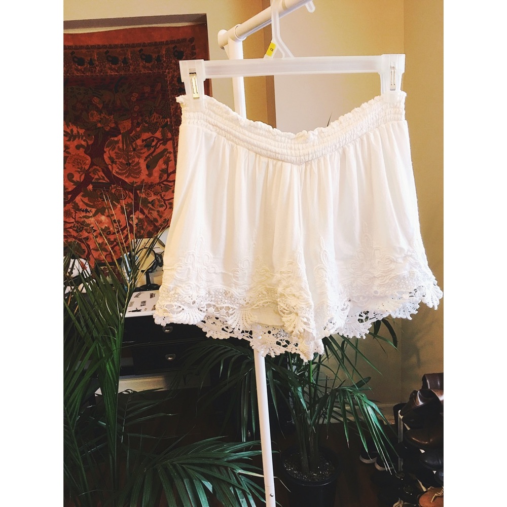 White detailed shorts