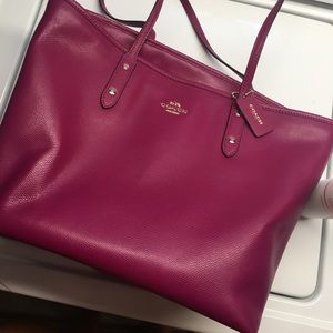 FUSCIA COACH PURSE (lightly used)