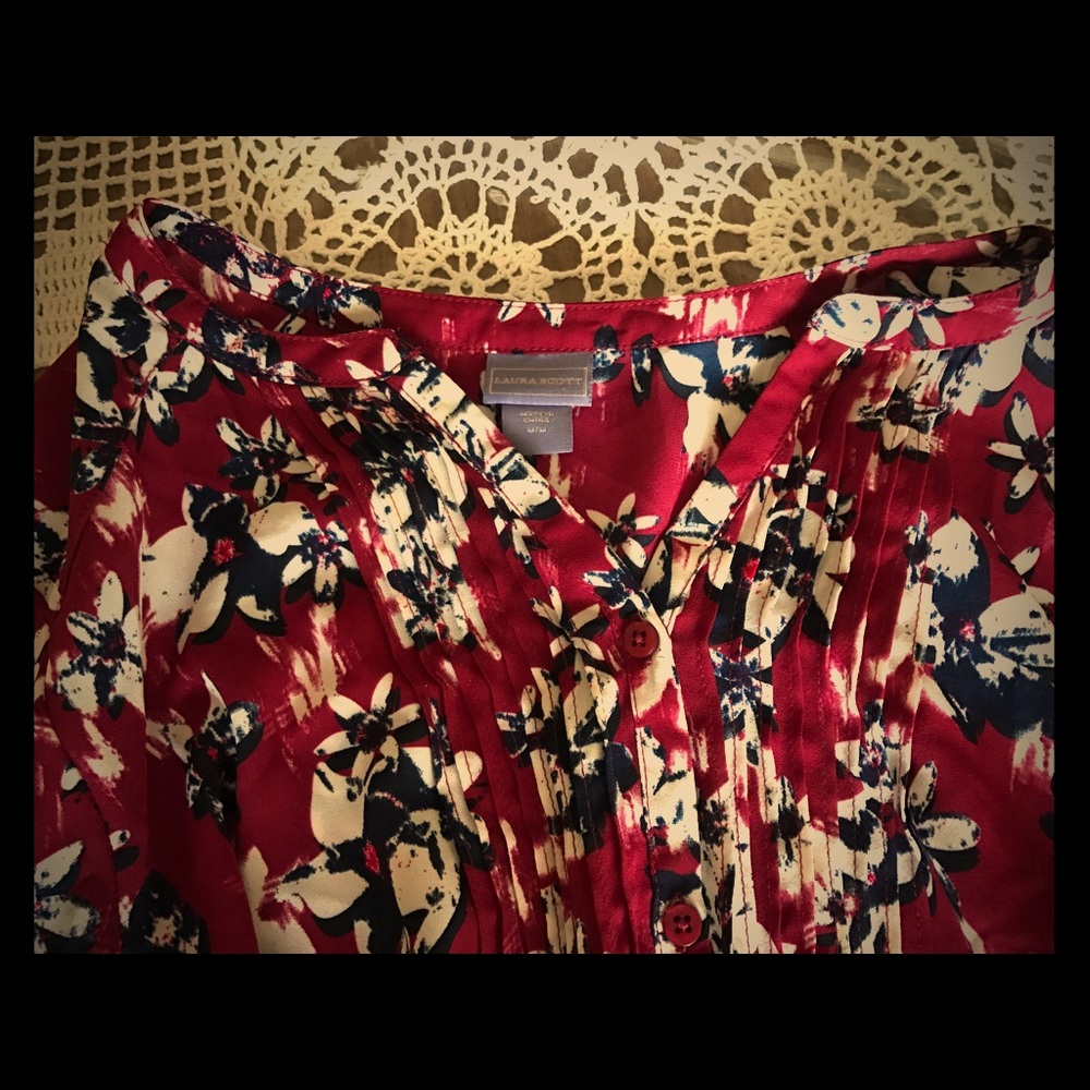 3/4 sleeve flower blouse ❤️ Bundle 3 for $25 ❤️