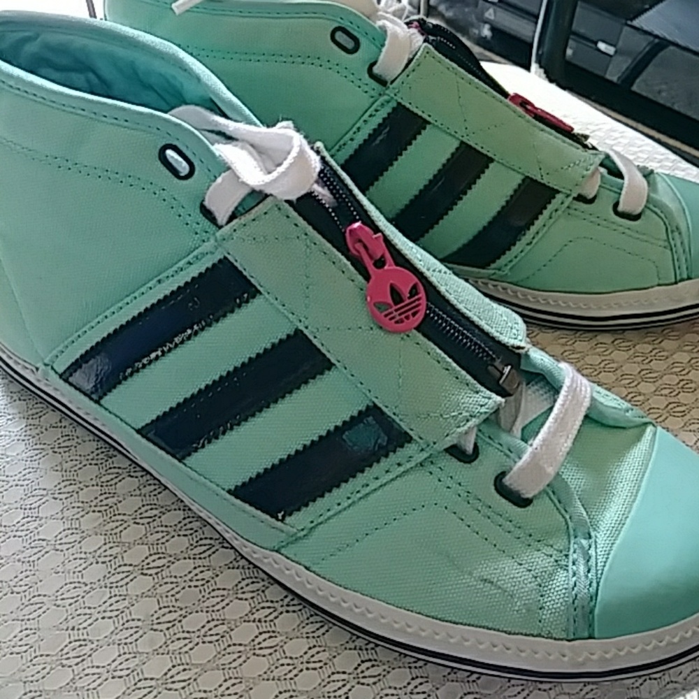 Adidas Sneakers