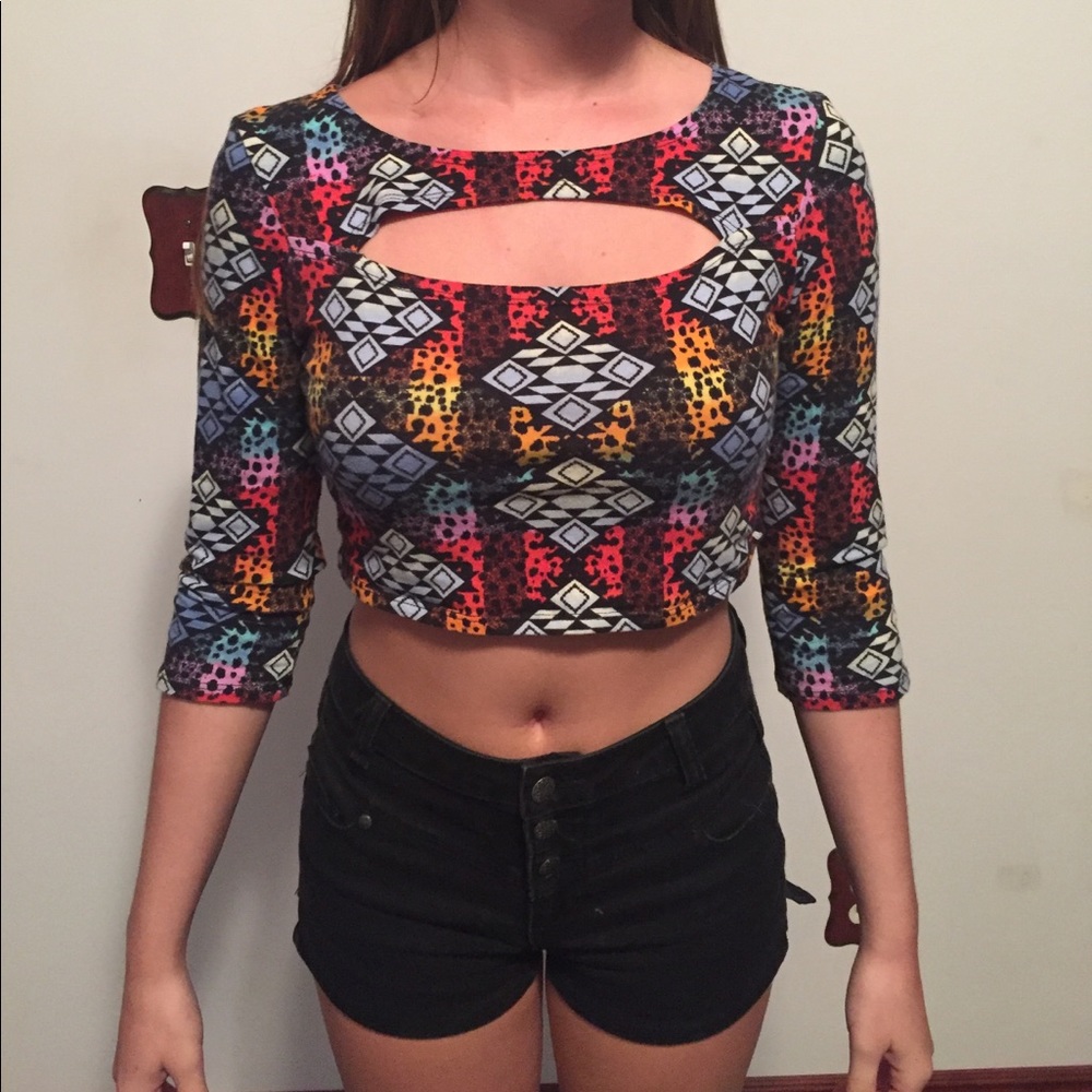 Multicolored three quarters sleeve crop top