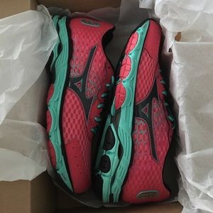 Mizuno wave inspire running shoes BRAND NEW IN BOX