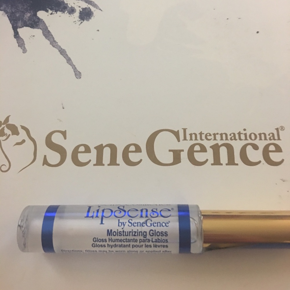 Lipsense Moisturizing lip gloss