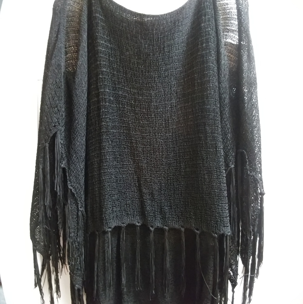 Carina Botique Split shoulder fringe overlay tank