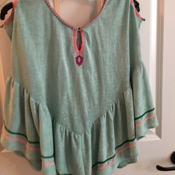 Top worn once - Picture 2 of 2