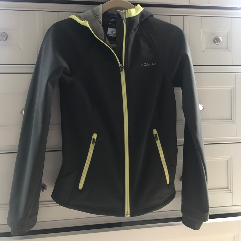 Columbia women's body shell XS forest green