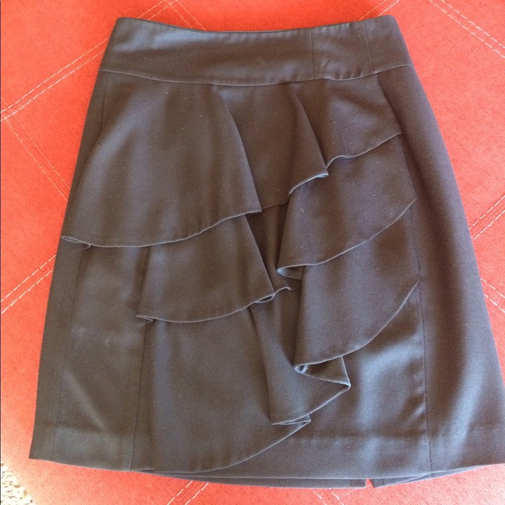 Ruffle detailed skirt