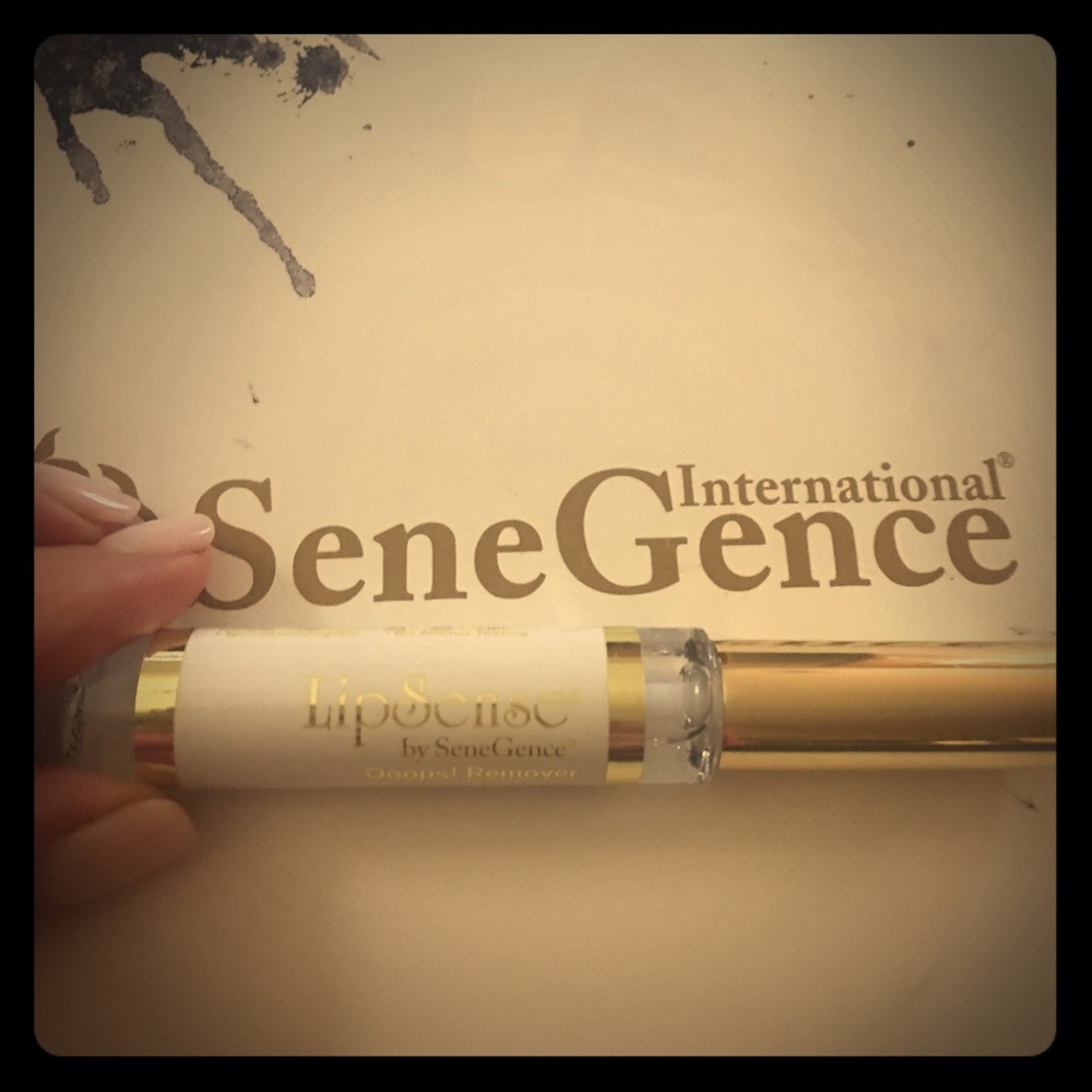 Lipsense Oops Remover