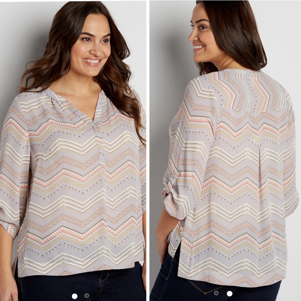 NWOT💗 High-Low Hem w/ Geometrical Print Blouse