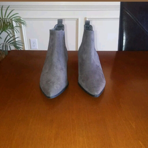 Old Navy Shoes - Old Navy Sueded Gray Pointed Toe Ankle Boots