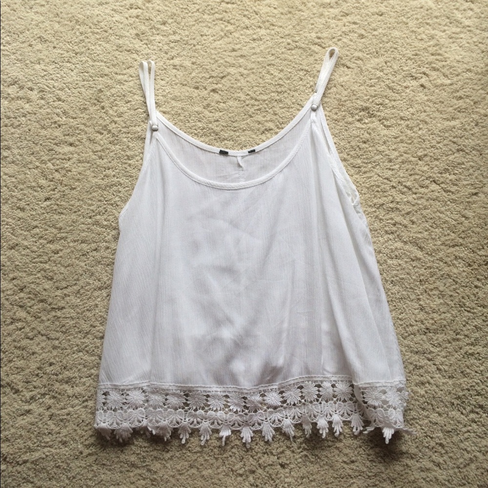 Daisy trimmed gauzy white tank