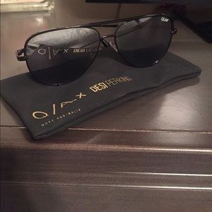 Quay High Key in Black