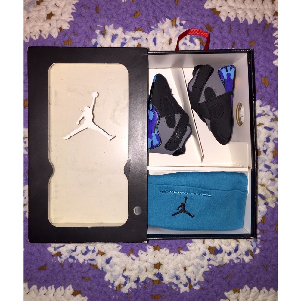 Baby Jordan 8 Retro Gift Pack