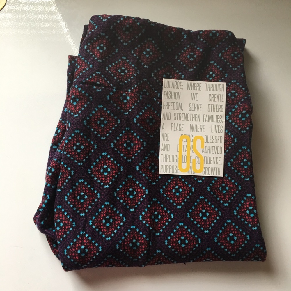 *SOLD*LuLaRoe OS Leggings - NWT
