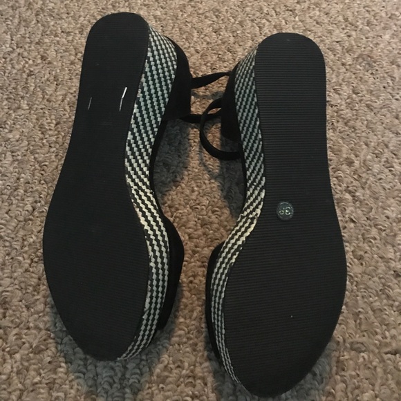 Black wedges with pattern - Picture 5 of 5