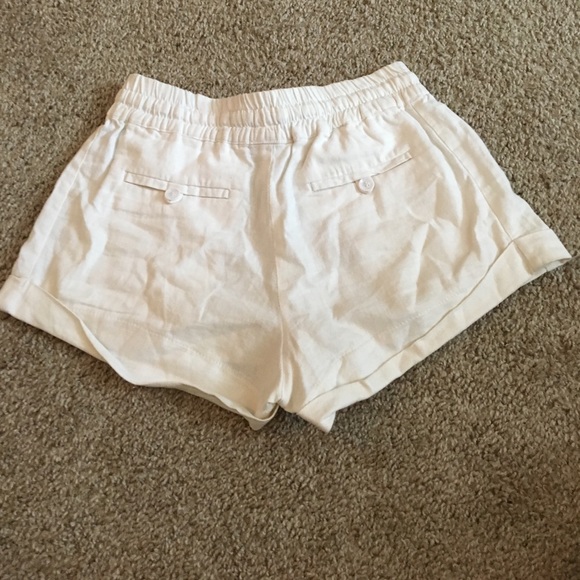 Shorts never been worn - Picture 2 of 2