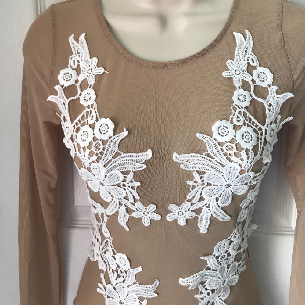 Beautiful floral mesh bodysuit - Picture 2 of 5