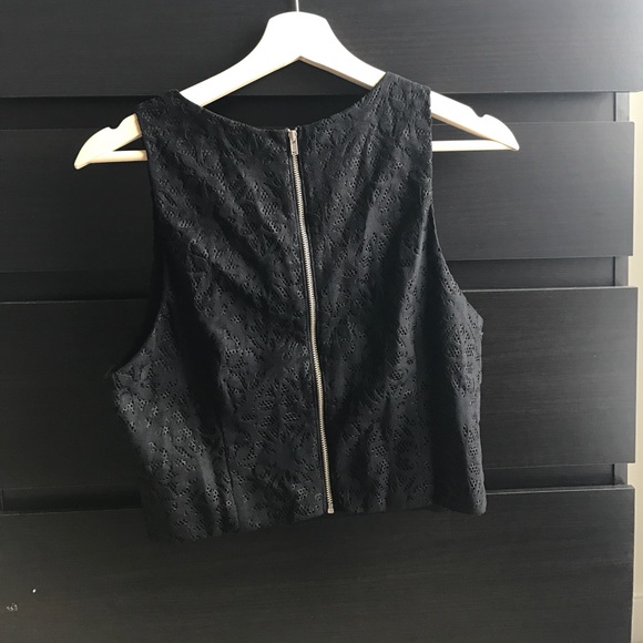 Black cropped top - Picture 2 of 2