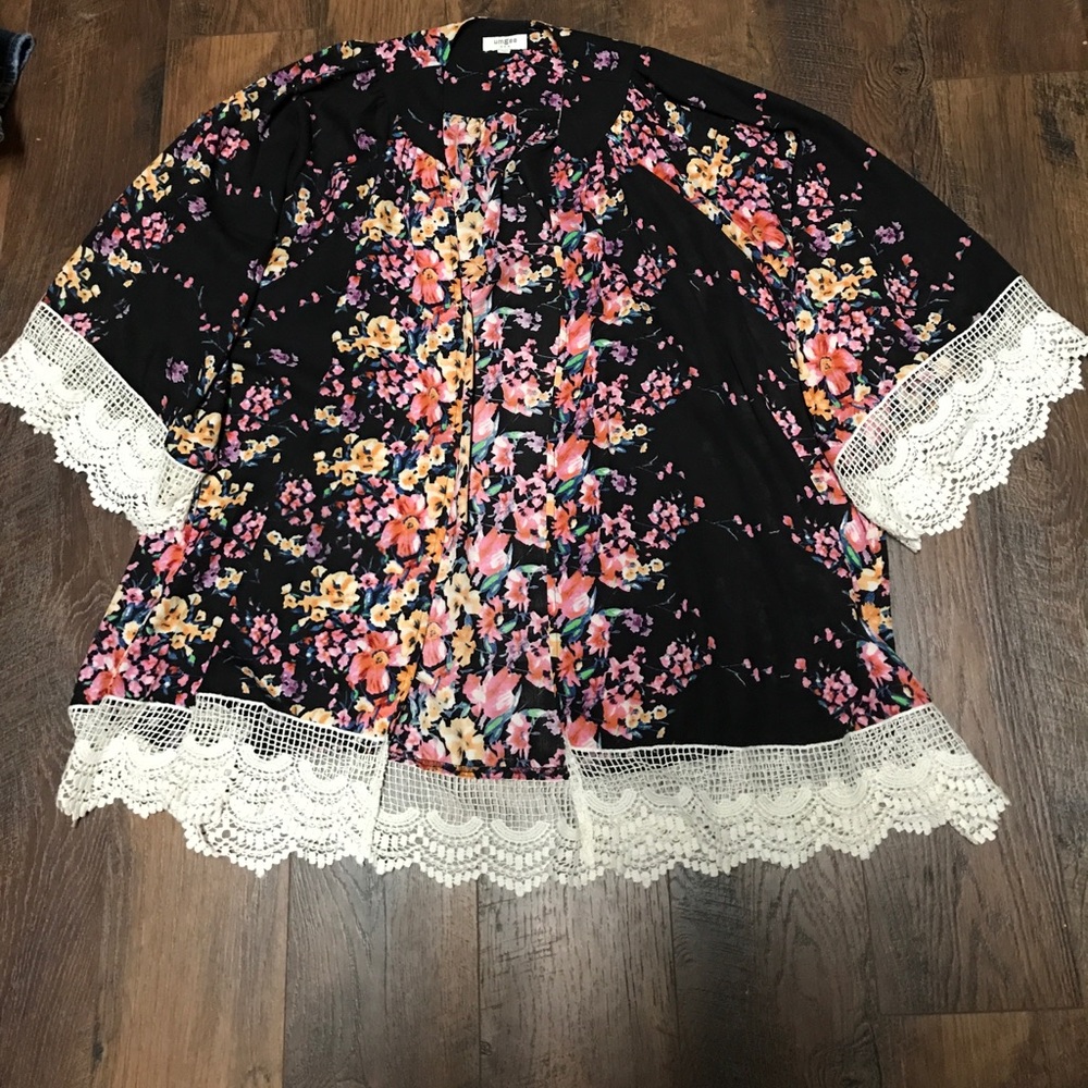 Umgee floral kimono