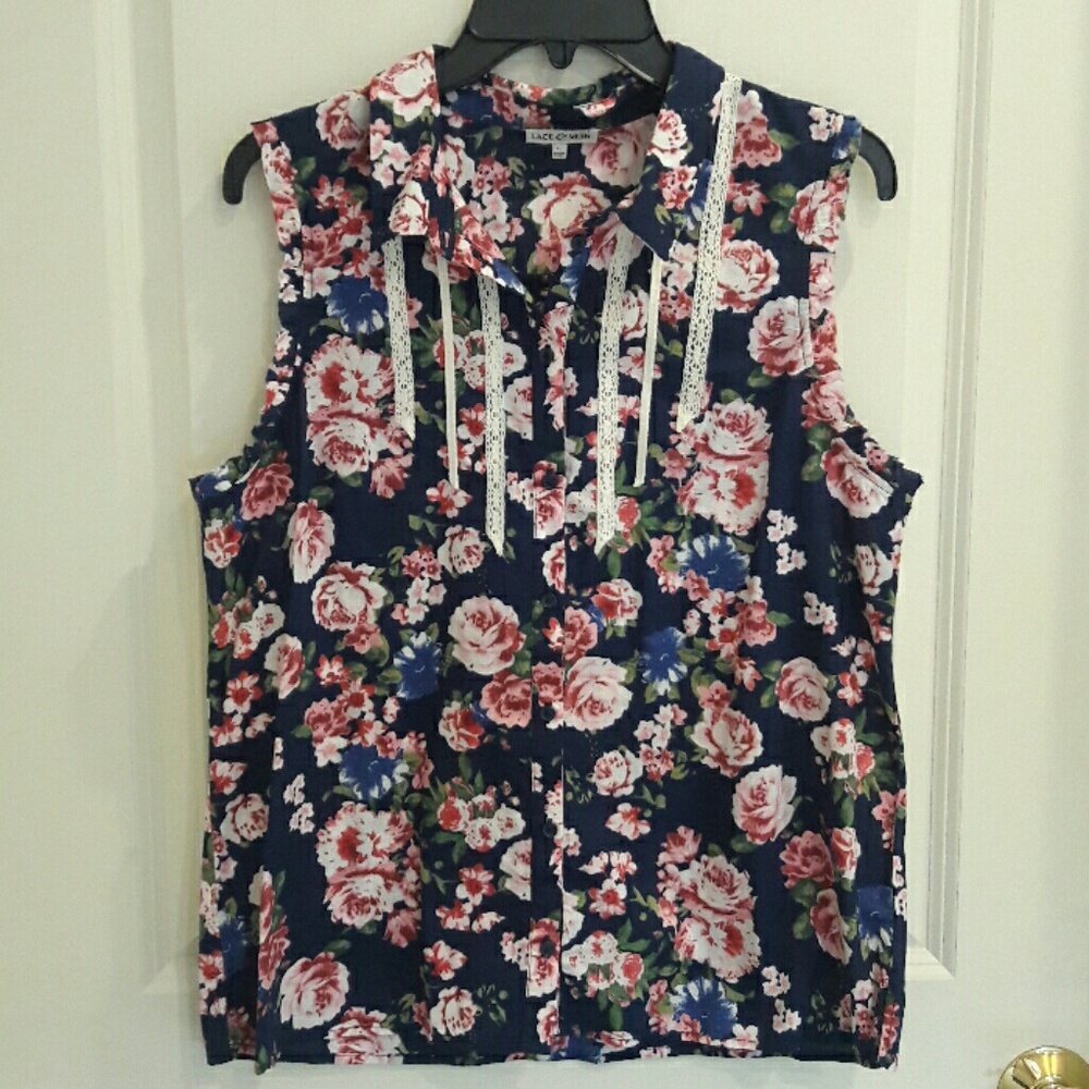 Lace & Mesh floral tank w lace embellishment SZ L