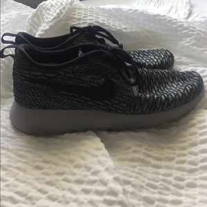 Lightly worn Nike Roshes.